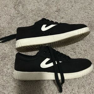 Women’s Tretorn black shoes